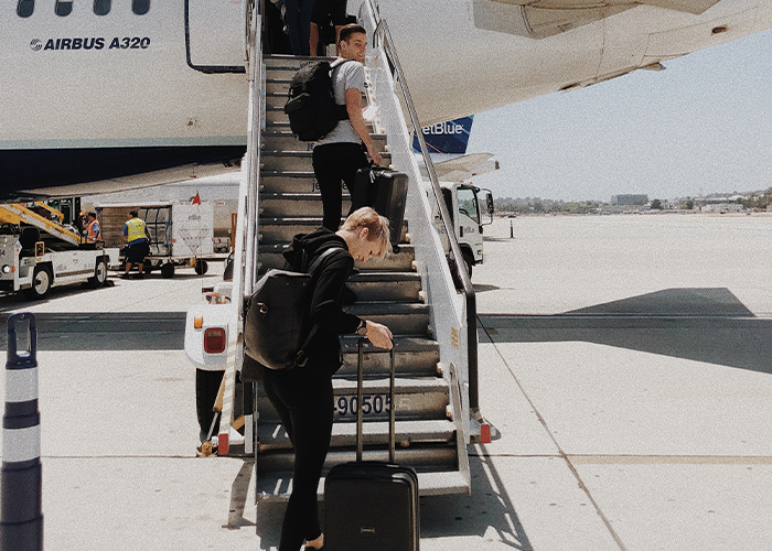 Entitled Mom Is Put In Her Place After Demanding A Window Seat For Her Son Entitled Mom Is Put In Her Place After Demanding A Window Seat For Her Son