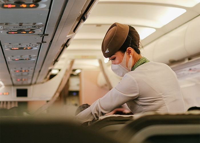 Entitled Mom Is Put In Her Place After Demanding A Window Seat For Her Son Entitled Mom Is Put In Her Place After Demanding A Window Seat For Her Son