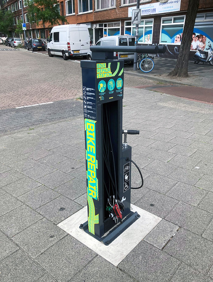 En Rotterdam tenemos estaciones públicas de reparación de bicis, gratis