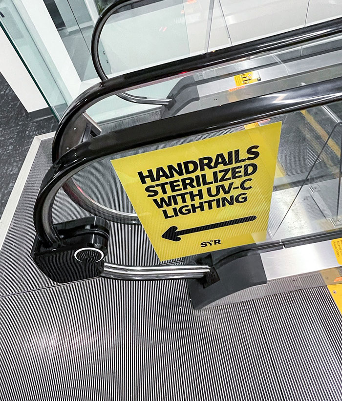 The Airport Escalator Automatically Sterilizes Handrails