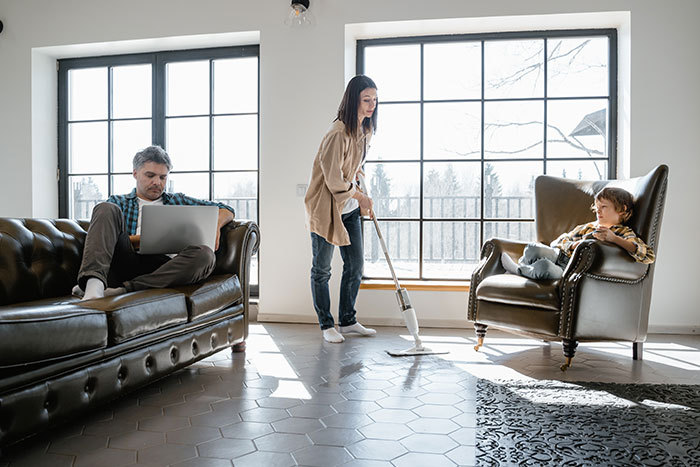 “You Need To Go Back To Husband School”: Guy Claps Back At Stay-At-Home Wife, She’s Now Angry “You Need To Go Back To Husband School”: Guy Claps Back At Stay-At-Home Wife, She’s Now Angry