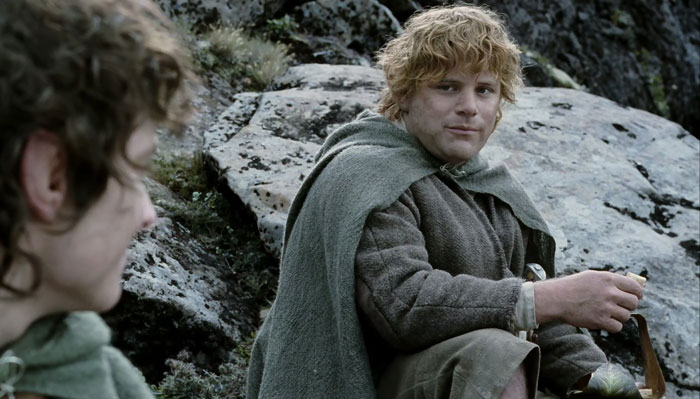 Samwise Gamgee speaking with Frodo in the mountains