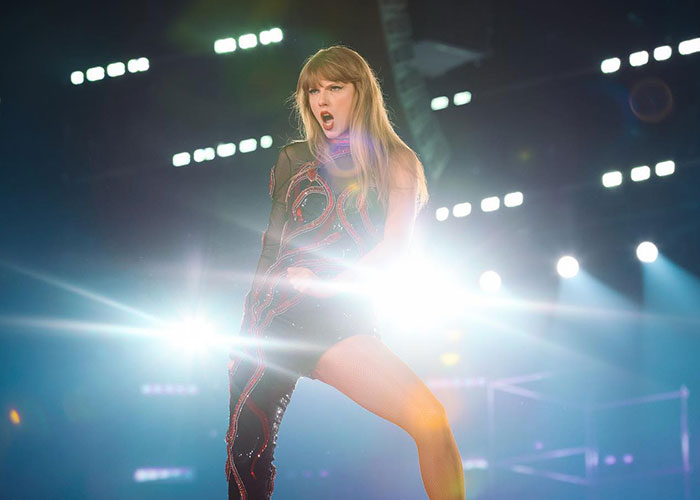 People Applaud Man For Paying His College Tuition After Selling Taylor Swift Tickets For $14K People Applaud Man For Paying His College Tuition After Selling Taylor Swift Tickets For $14K