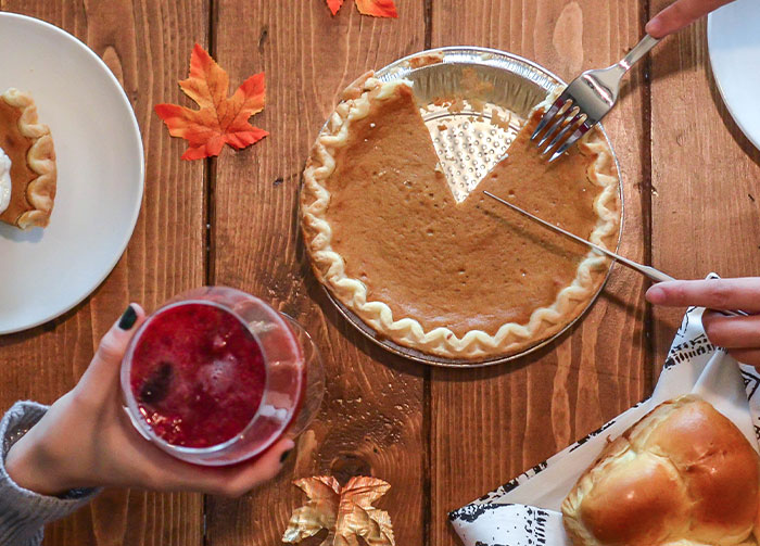Boss Tells Woman To Keep Baking Pies Until She Arrives, Underestimates Her Efficiency Boss Tells Woman To Keep Baking Pies Until She Arrives, Underestimates Her Efficiency