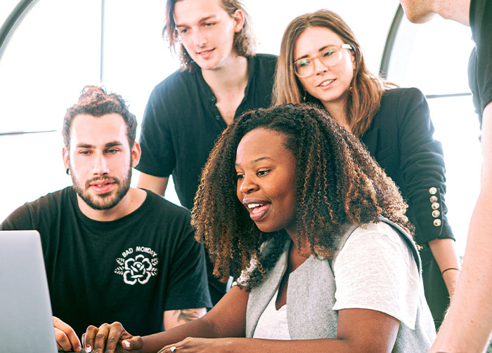Boss Tells Woman To Keep Baking Pies Until She Arrives, Underestimates Her Efficiency Boss Tells Woman To Keep Baking Pies Until She Arrives, Underestimates Her Efficiency