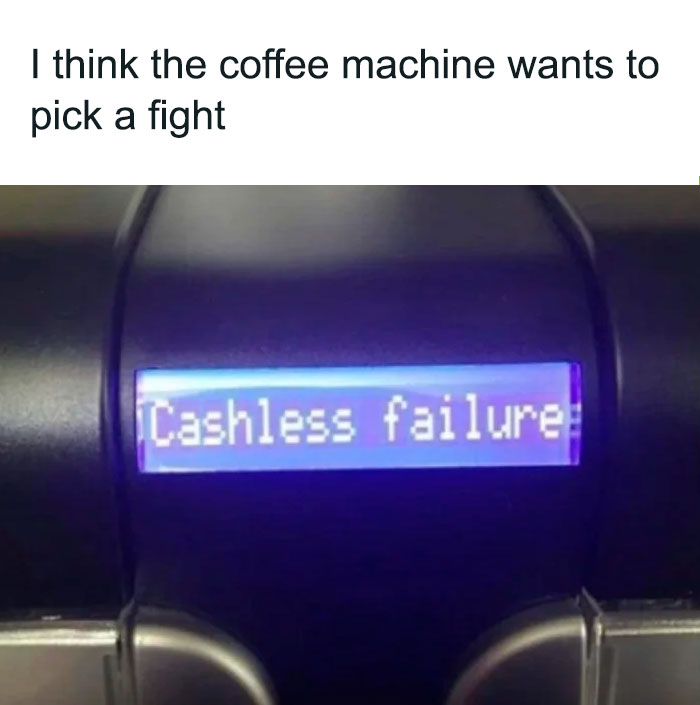 coffee machine displaying cashless failure prompt