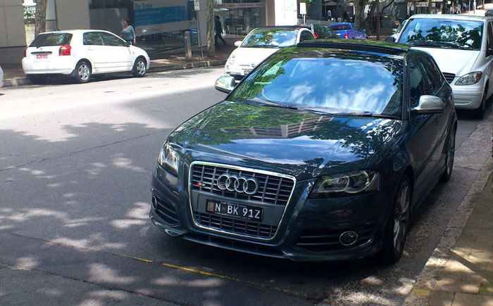 Woman Happens To Be In The Right Place At The Right Times When She Sees Her “Unfixable” Car In Town