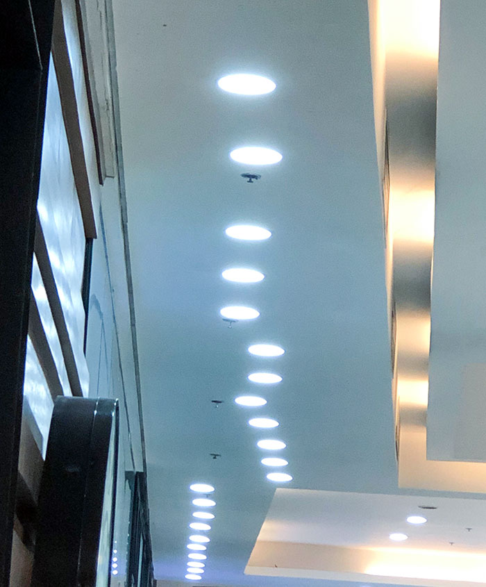 Estas luces en el centro comercial