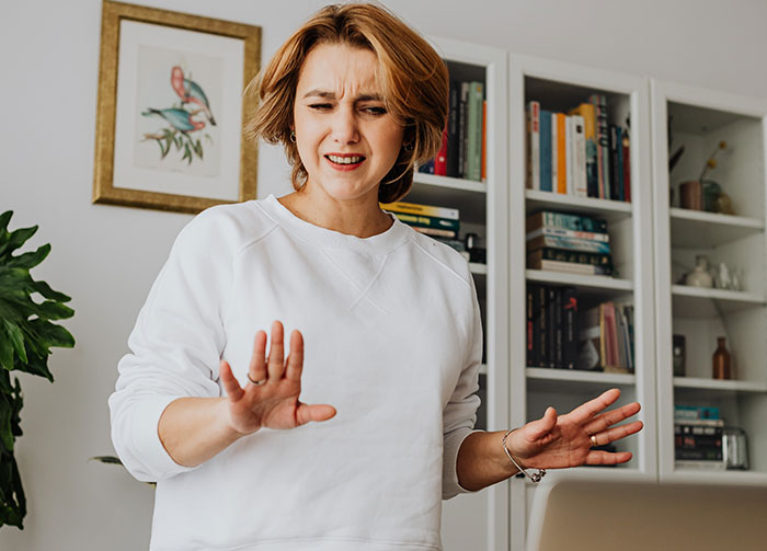 “Do I Have ‘STUPID’ Written On My Forehead?”: Woman Walks Out Of Interview After Being Tricked “Do I Have ‘STUPID’ Written On My Forehead?”: Woman Walks Out Of Interview After Being Tricked