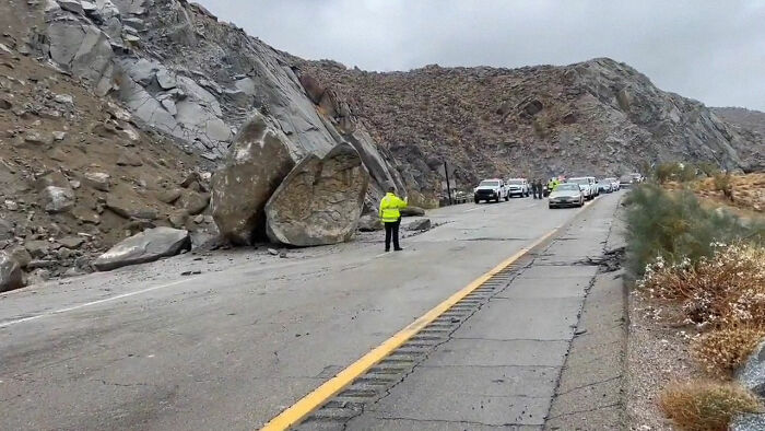 Earthquake And Storm Hit California, People Are Forced To Climb Trees To Escape Floodwaters And Mudslides Earthquake And Storm Hit California, People Are Forced To Climb Trees To Escape Floodwaters And Mudslides