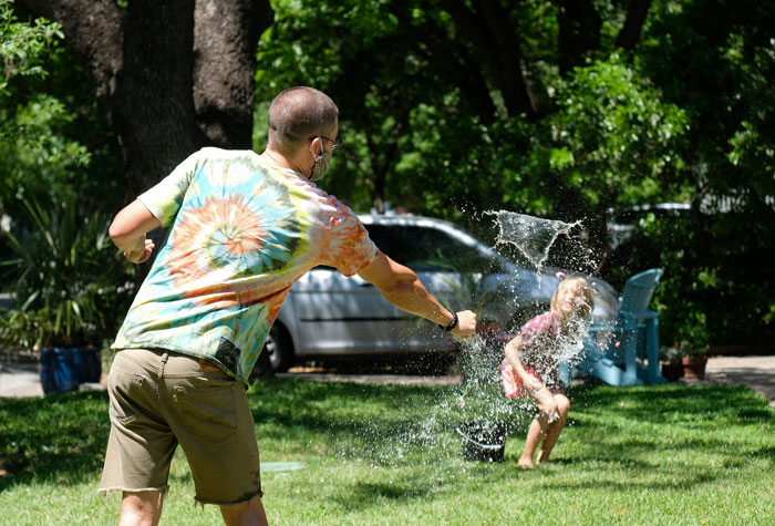 Man Sprays His Bratty Niece With A Hose After She Wouldn’t Stop Throwing Water Balloons At His Kid