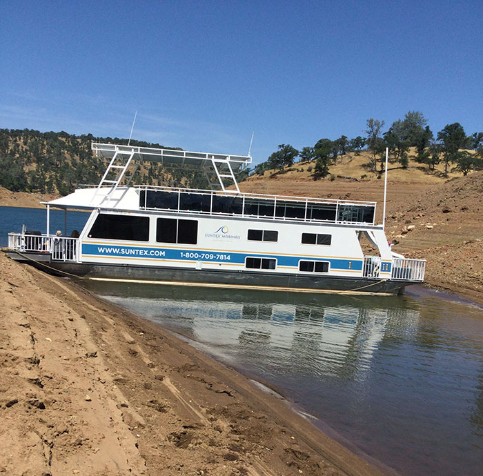 My Daughter Went On A Boat Trip As A Graduation Gift. The Boat Have Been Stuck In The Mud Since They Arrived Yesterday. They're Supposed To Get Towed Out Today