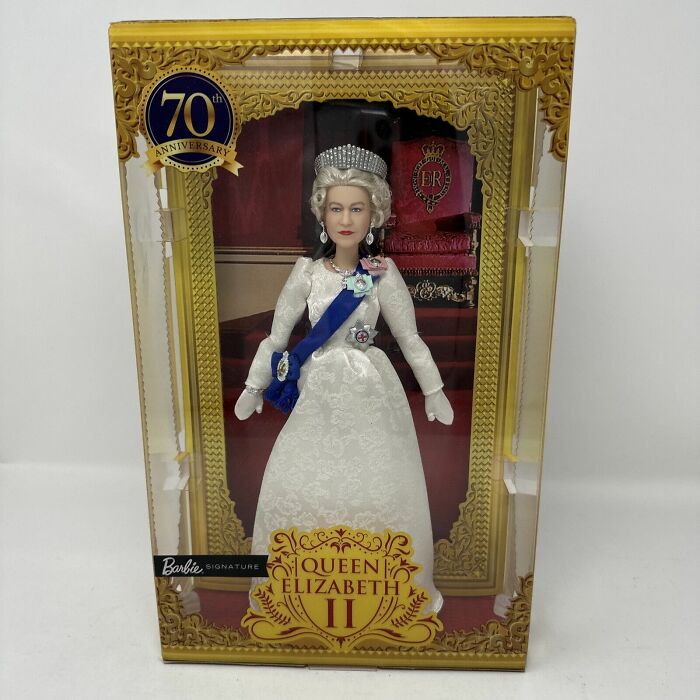 Barbie Signature Queen Elizabeth II