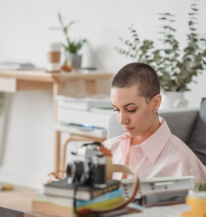 “Not Sure If I Can Move Past This”: Dad Furious After Wife Pressures Daughter To Shave Her Head “Not Sure If I Can Move Past This”: Dad Furious After Wife Pressures Daughter To Shave Her Head