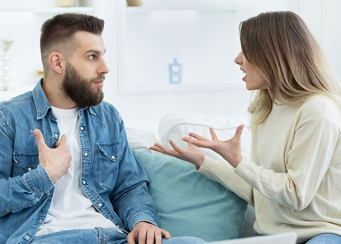 Woman Chooses Her Elderly Cat Over Fiancé And His Pregnant Daughter, Gets Full Support Online Woman Chooses Her Elderly Cat Over Fiancé And His Pregnant Daughter, Gets Full Support Online