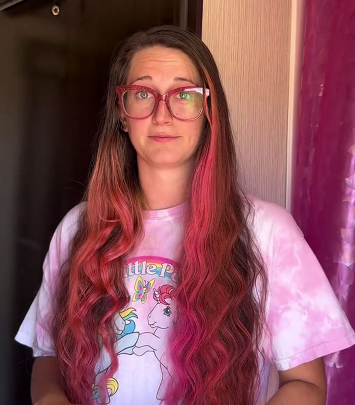 Woman Finds A Hilarious Way To Show Company Their Rule Against Colored Hair Is Ridiculous