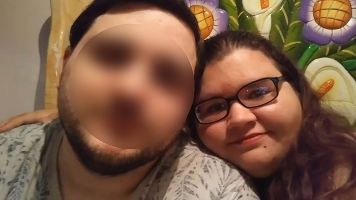 Woman Dumps Her "Very Toxic" Husband After Getting Catfished By Stranger Things Star's Imposter Woman Dumps Her "Very Toxic" Husband After Getting Catfished By Stranger Things Star's Imposter