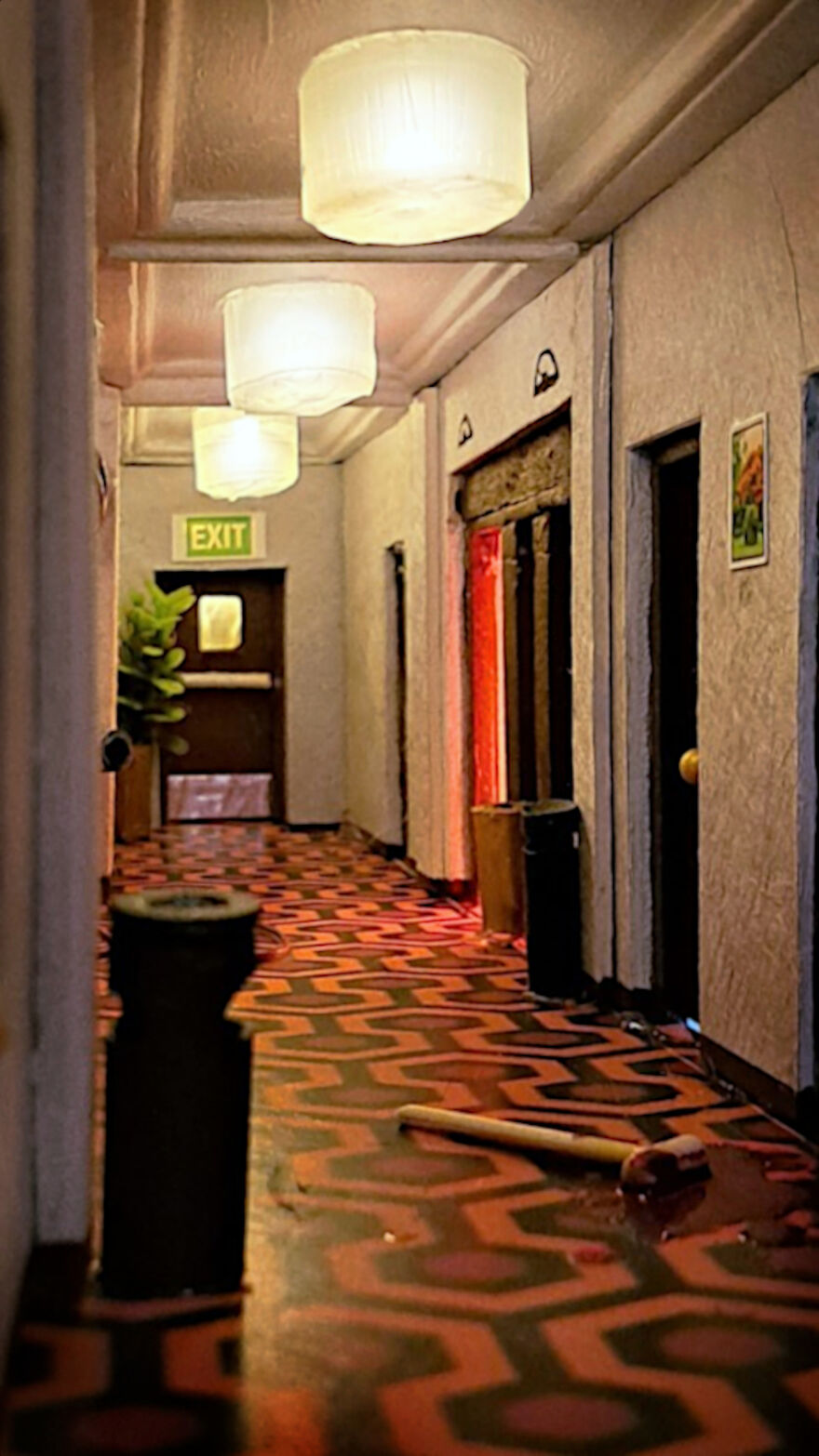 I Recreated The Famous Hallway Out Of Stephen King's "The Shining" As A Book Nook