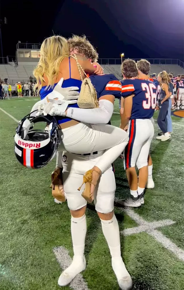 Proud Mom Claps Back After Photo Of Her Hugging Son Post-Game Raises Eyebrows Proud Mom Claps Back After Photo Of Her Hugging Son Post-Game Raises Eyebrows