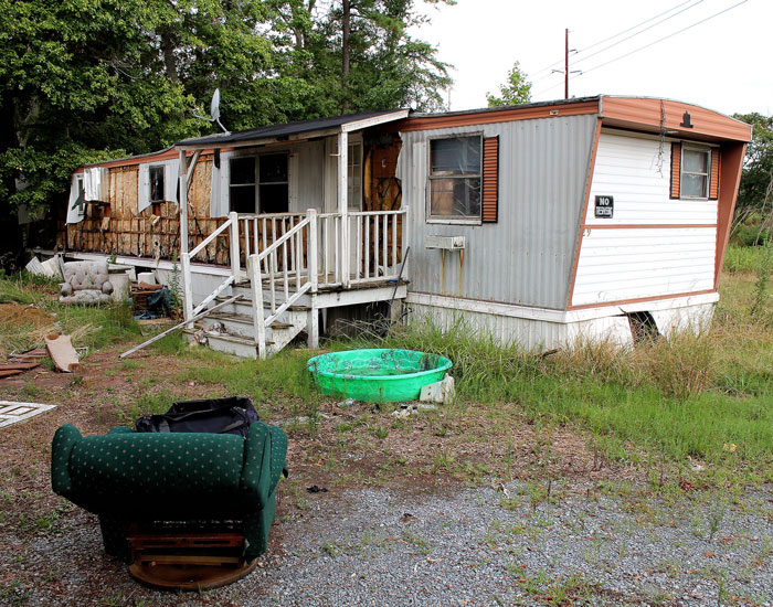 Woman Inherits Her Childhood Home, Leaves Abusive Dad And Witch Stepmom In A Decrepit RV