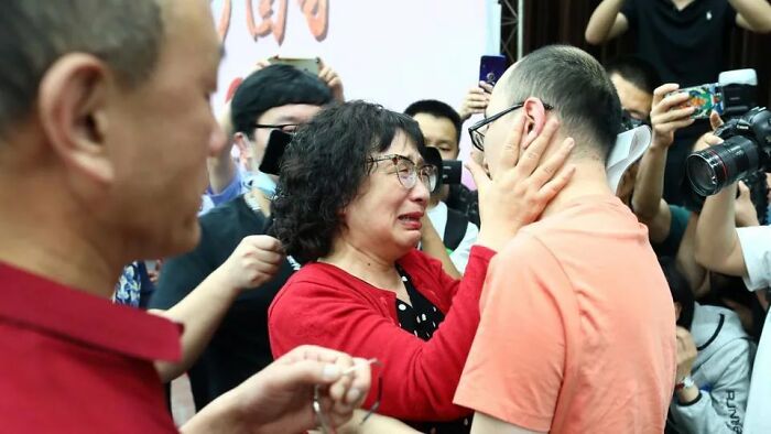 Li Jingzhi, A Chinese Woman, Was Reunited With Her Son, Jia Jia, Who Was Kidnapped In 1988
