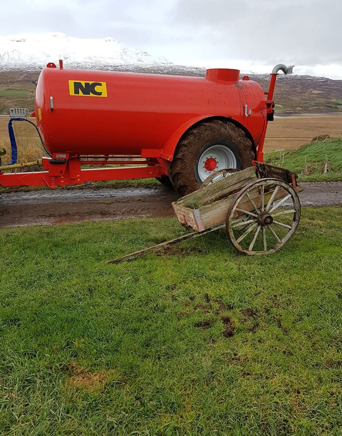 The Horse Cart Used To Spread 200 Kg Of Manure With 90 Years Ago vs. A Modern 10-Ton Manure Spreader That My Brother Uses Today
