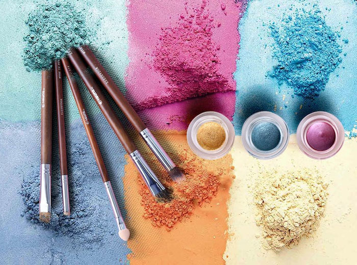 "After A Certain Age": Woman Calls Out Other Women Who Go Out With No Makeup On "After A Certain Age": Woman Calls Out Other Women Who Go Out With No Makeup On