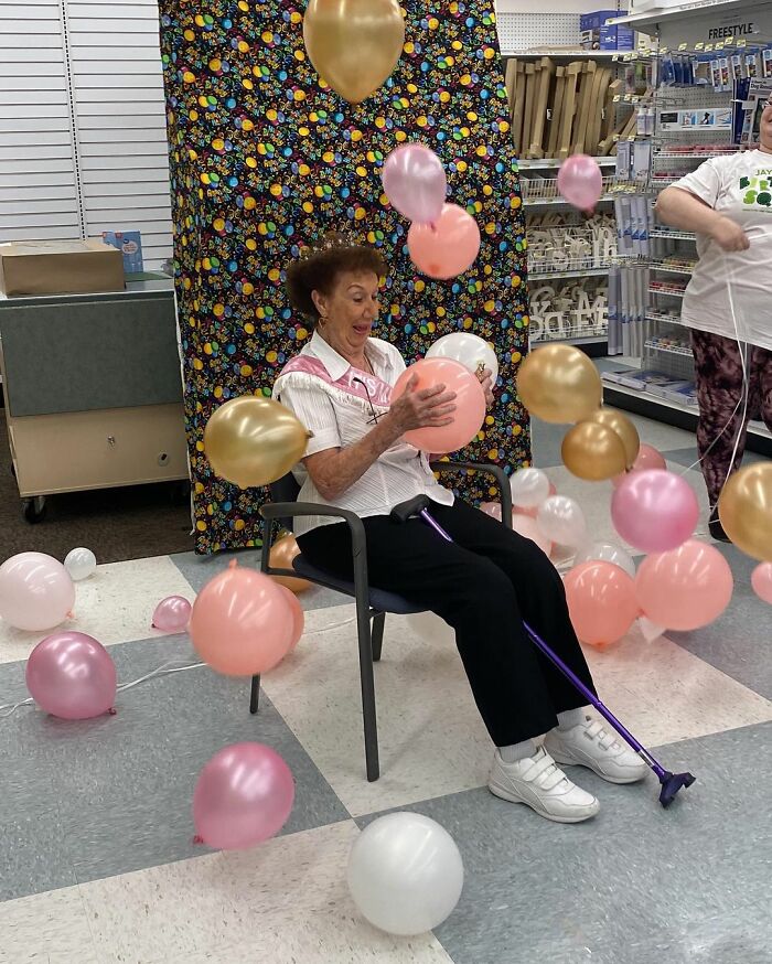 “Just Keep Moving”: 101 Y.O. Woman Who Still Works Shares Advice On Staying Young “Just Keep Moving”: 101 Y.O. Woman Who Still Works Shares Advice On Staying Young