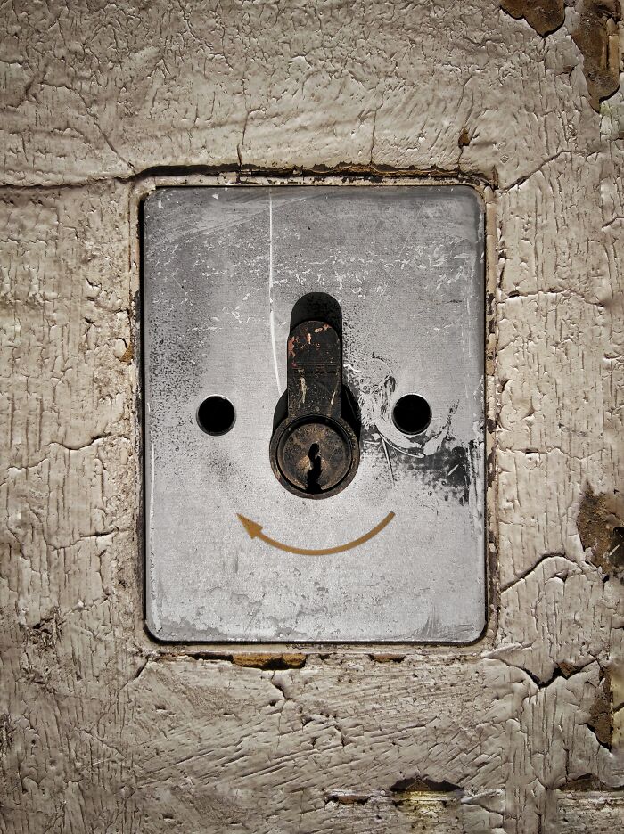An image of an object that looks like it's smiling
