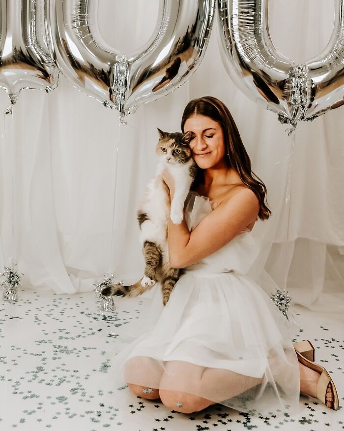 Angela Rafuse Is A Founder Of ‘My Grandfather’s Cat Charity’, Helping Seniors To Rehome Their Pets