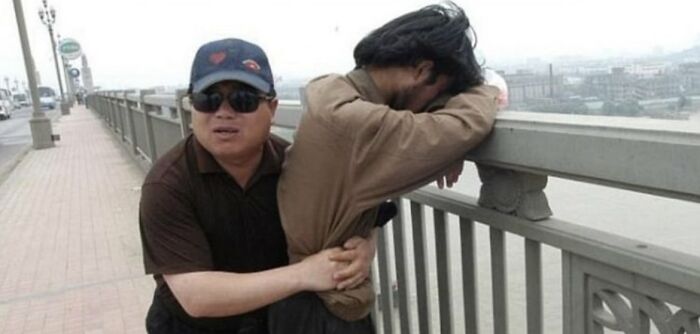 Chen Si Is A Man Who Spends His Weekends Visiting The Largest Bridge In China To Prevent People From Jumping. He Has Saved Over 300 People