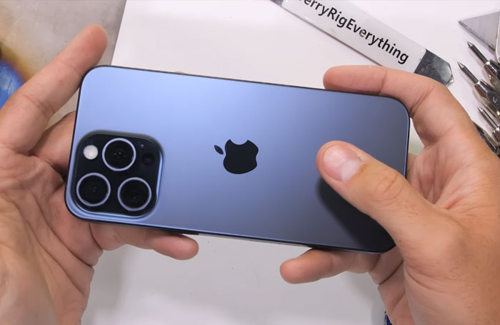 "This Isn’t Great": People Divided Over The New $999 iPhone 15 Being Too Hot To Handle