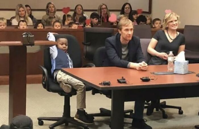 In 2019, A 5-Year-Old Michigan Boy Invitied His Kindergarden Class To Witness His Adoption. His Entire Class Showed Up