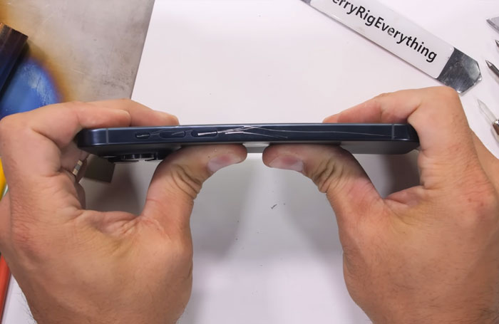 "This Isn’t Great": People Divided Over The New $999 iPhone 15 Being Too Hot To Handle