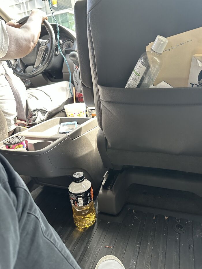 My Uber Driver Has A Urine Bottle Sitting Inches Away From My Foot