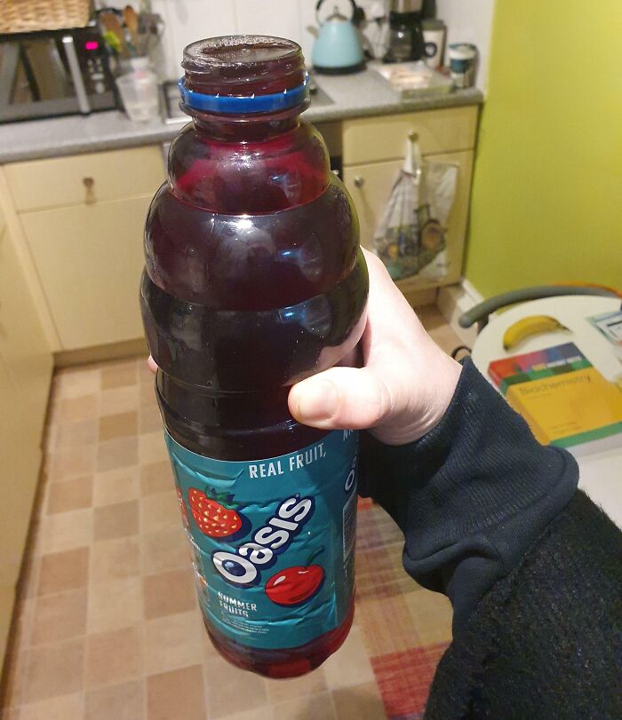 I Noticed This Bottle Of Oasis On The Shelf That Was Slightly More Full Compared To Others. Took The Cap Off And They Have Not Wasted A Drop