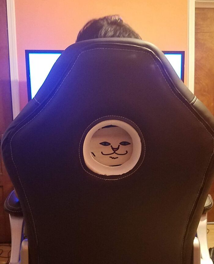 My T-Shirt's Design Perfectly Fits Through The Hole Of My Gaming Chair