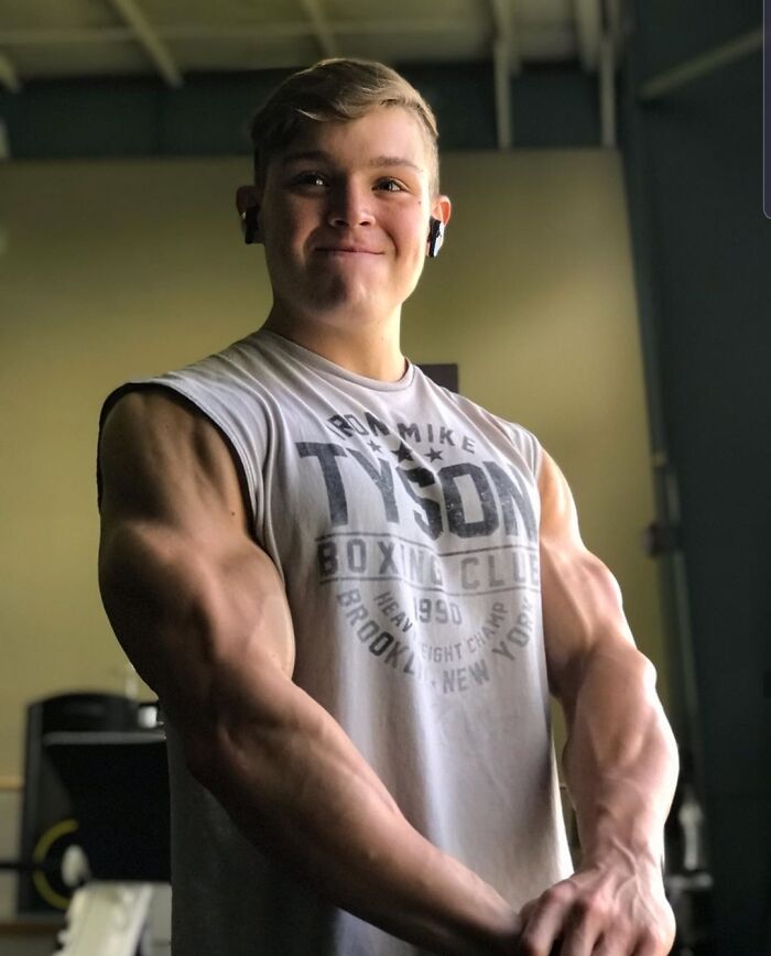 This Bodybuilder With A 13 Year Old's Face