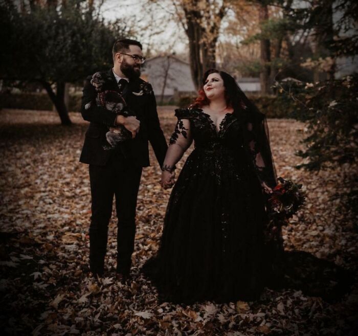 Halloween Wedding. Under 10k. Who Says You Can't Have Creepy, Cheap And Nice Things?
