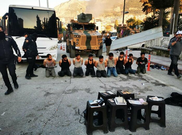The Looters Who Looted People's Belongings Among The Ruins After The Earthquake In Turkey Were Caught By The Turkish Army And Police