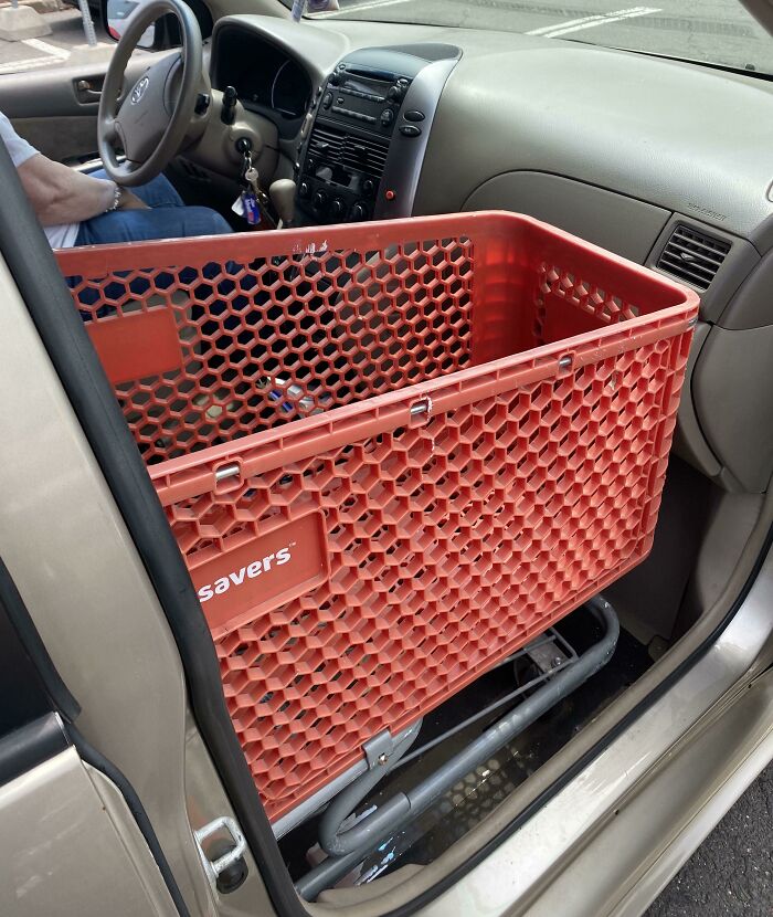 Este cliente ha cambiado el asiento del pasajero por un carro de supermercado