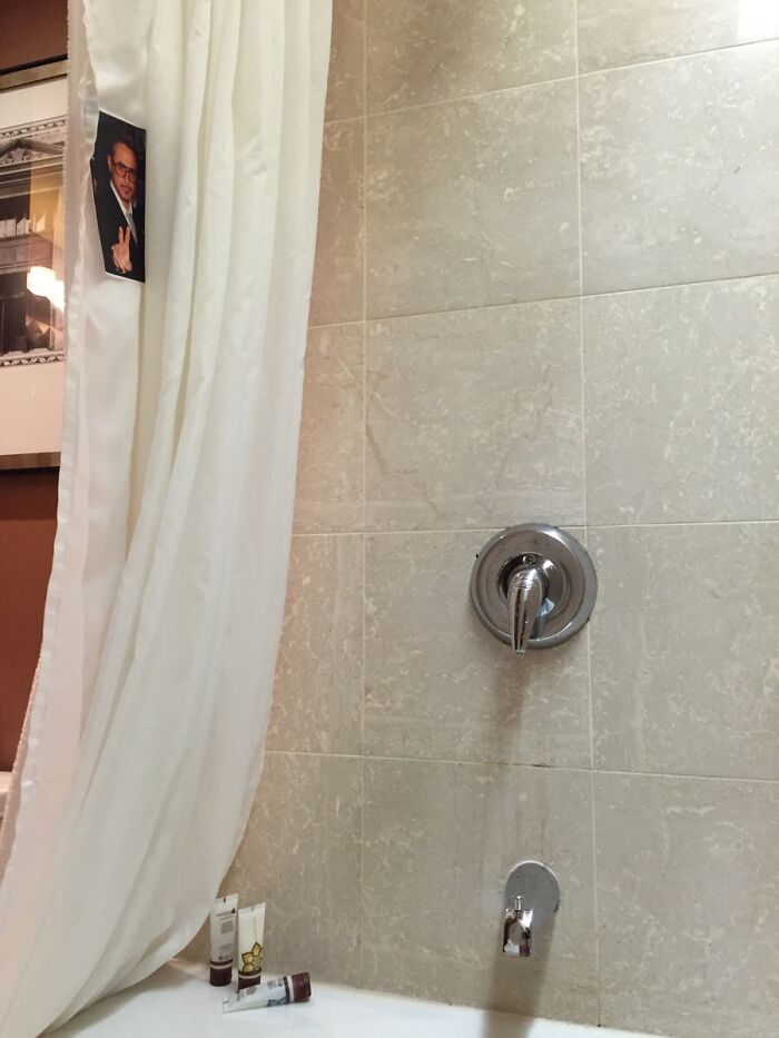 Le pedí al personal del hotel que escondieran una foto de Robert Downey Jr. en la habitación, y al ir a ducharme la encontré