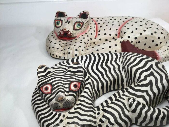 These "Vintage Wooden Cats" On Marketplace Are Unsettling