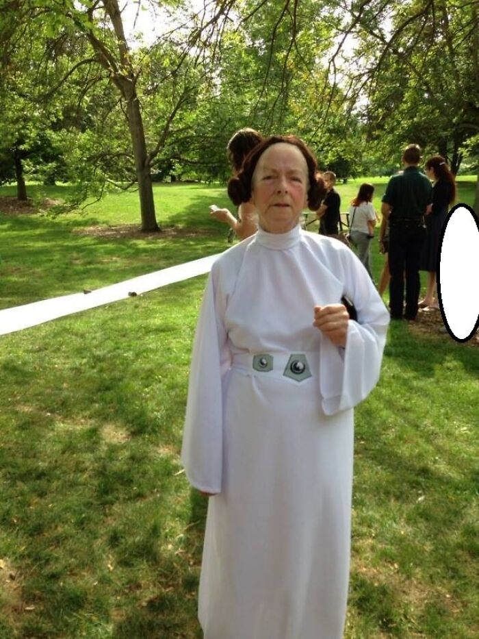 My Cousin Had A Costume Wedding, My Grandma Went As Princess Leia