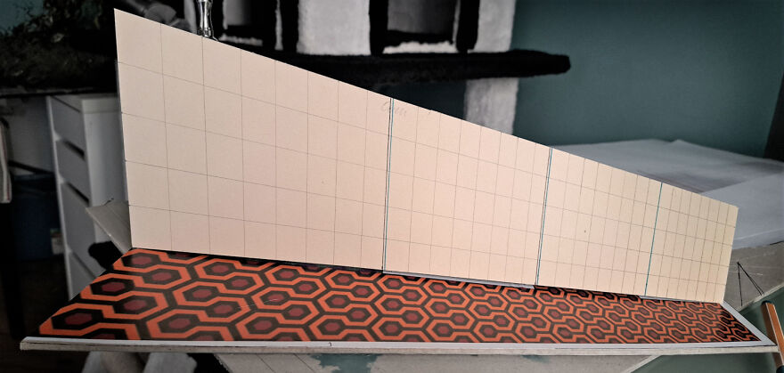 I Recreated The Famous Hallway Out Of Stephen King's "The Shining" As A Book Nook I Recreated The Famous Hallway Out Of Stephen King's "The Shining" As A Book Nook