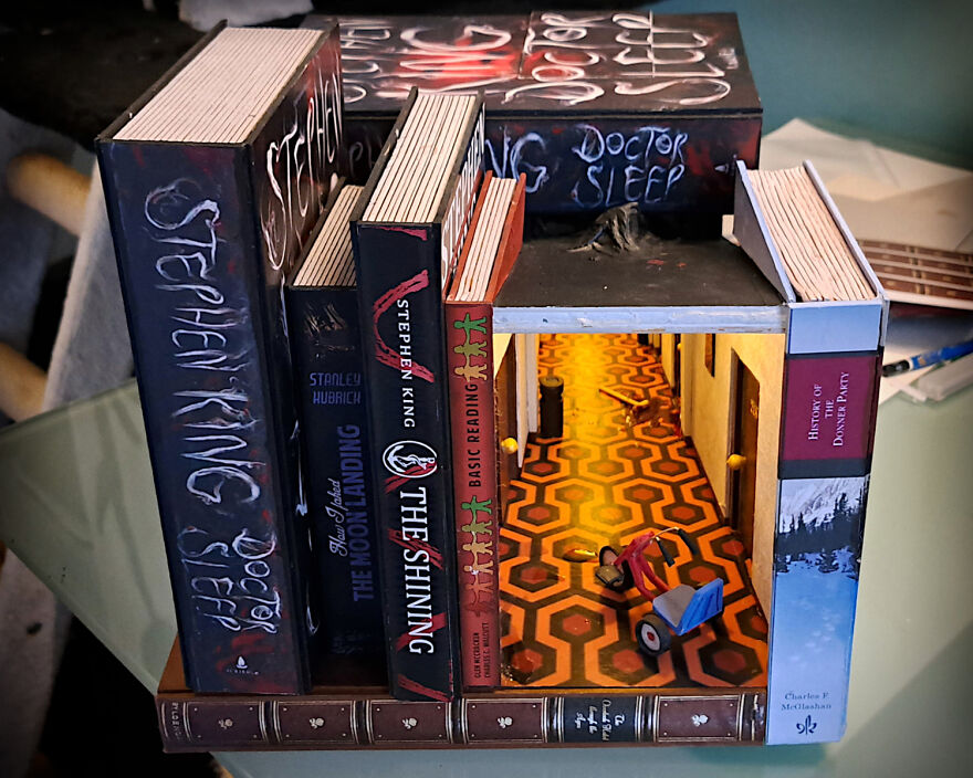 I Recreated The Famous Hallway Out Of Stephen King's "The Shining" As A Book Nook