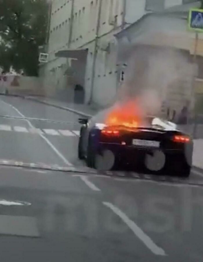 Lamborghini Burned Down In The Center Of Moscow