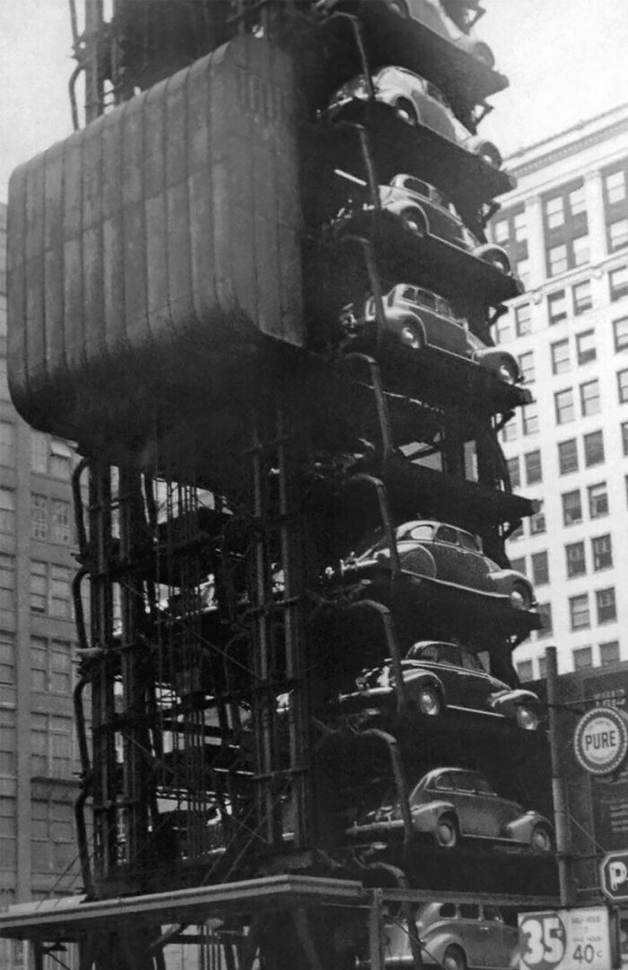 A Vertical Parking Lot Structure In Chicago, 1940s
