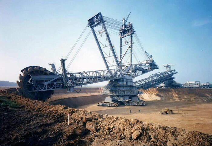 The Rwe Bagger 288 Compared To A Human…