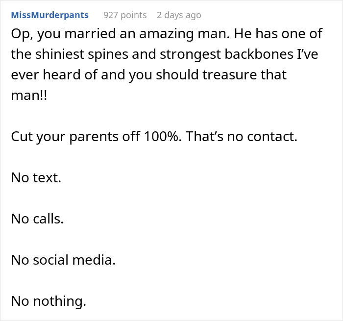 Bride Sobs After “Degrading” Pictures Get Shown At Wedding, Walks Out After Mom’s Speech Bride Sobs After “Degrading” Pictures Get Shown At Wedding, Walks Out After Mom’s Speech